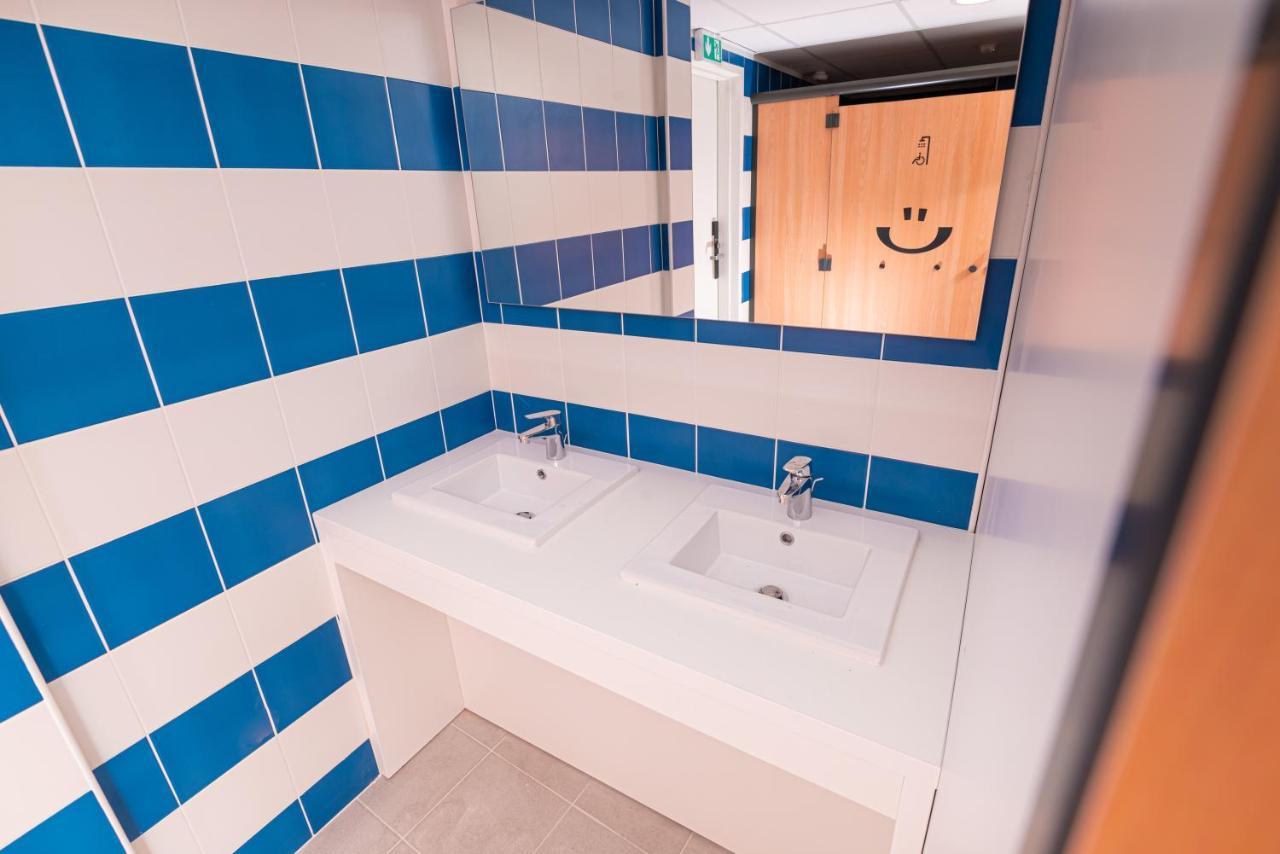 Hostel Le Hueb Toulon Bagian luar foto