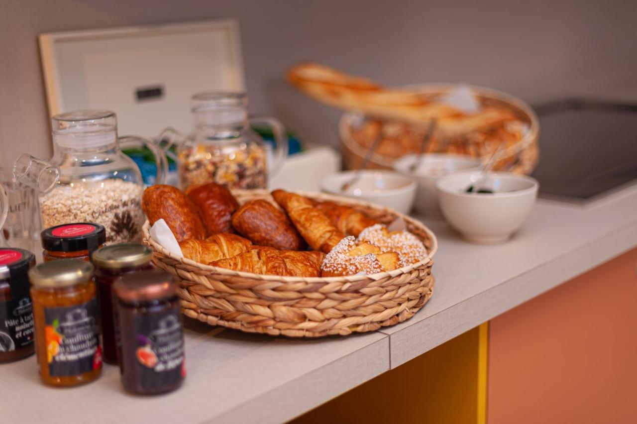 Hostel Le Hueb Toulon Bagian luar foto