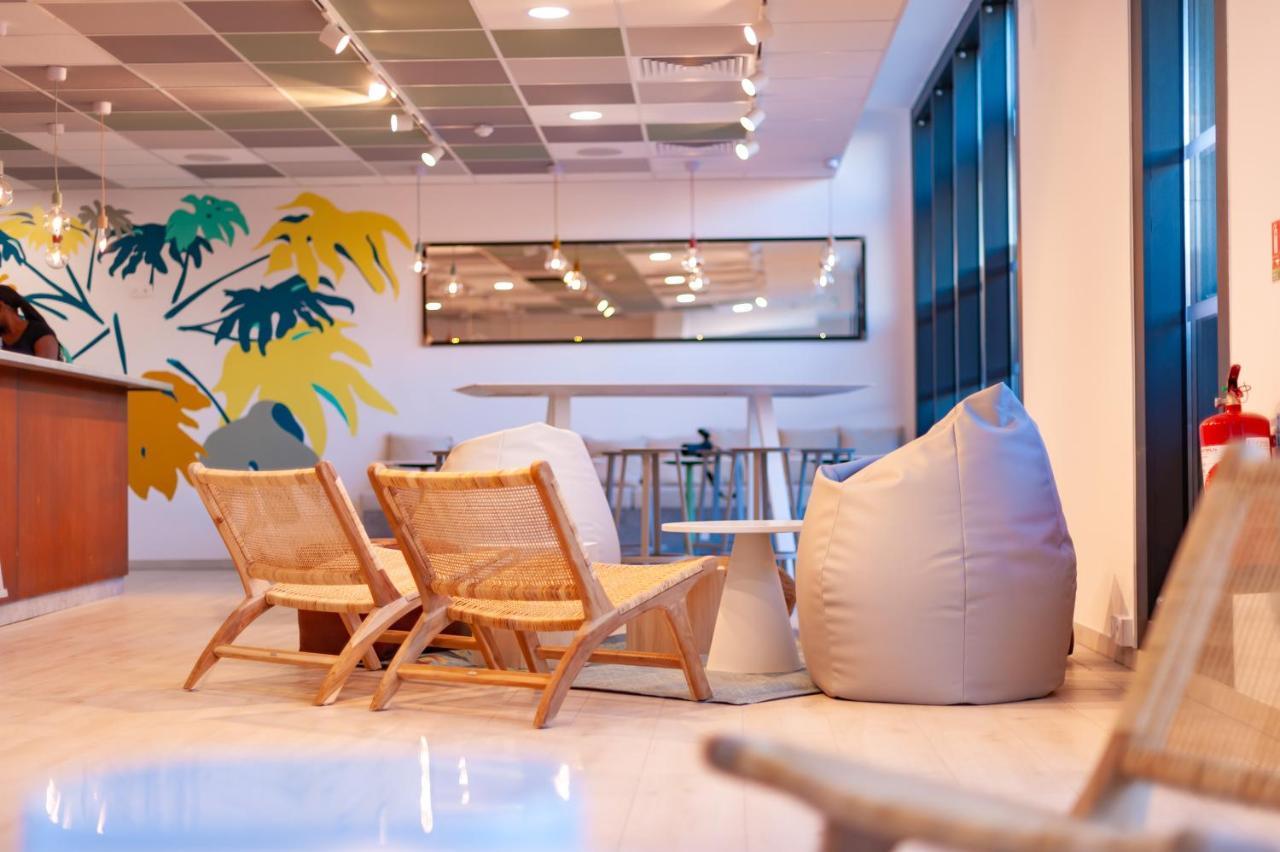 Hostel Le Hueb Toulon Bagian luar foto
