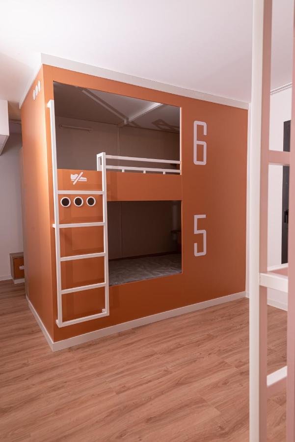 Hostel Le Hueb Toulon Bagian luar foto