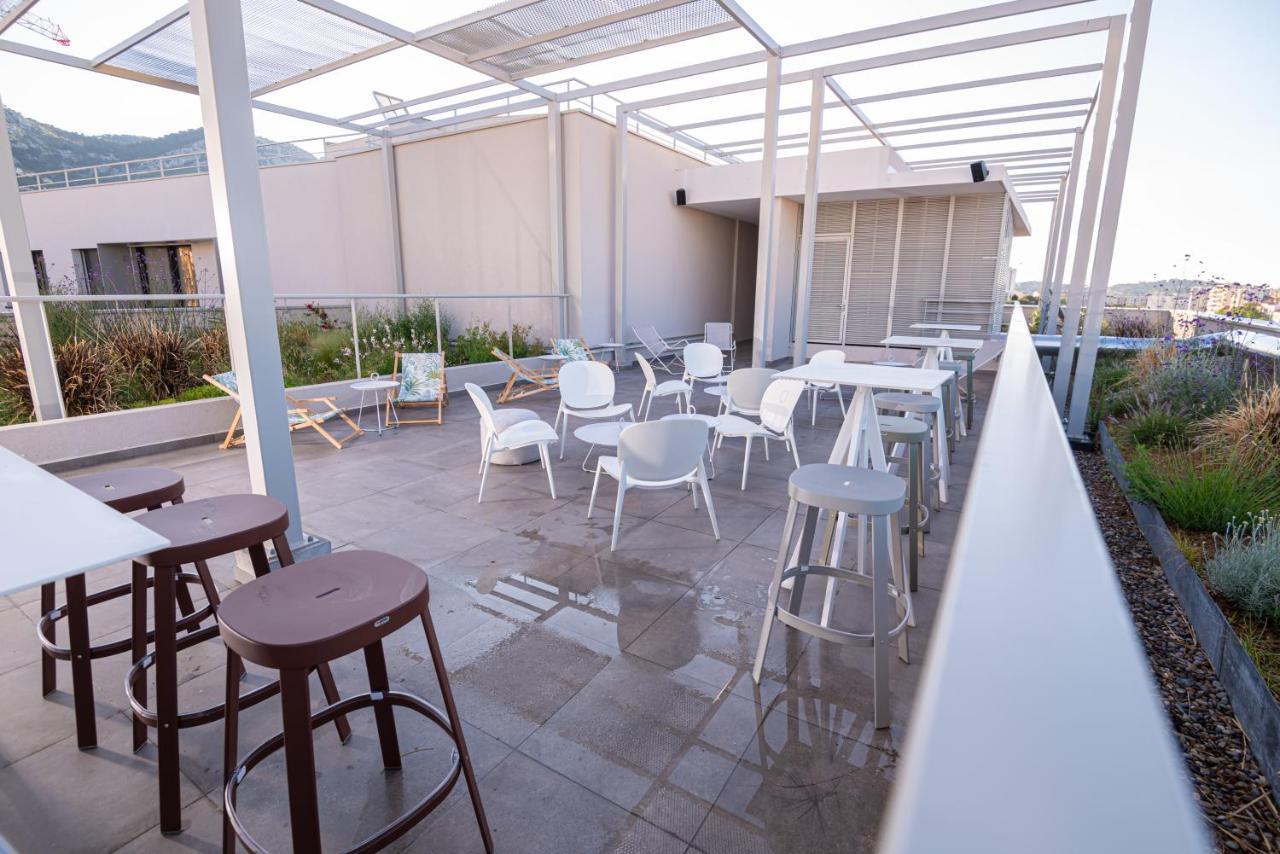 Hostel Le Hueb Toulon Bagian luar foto
